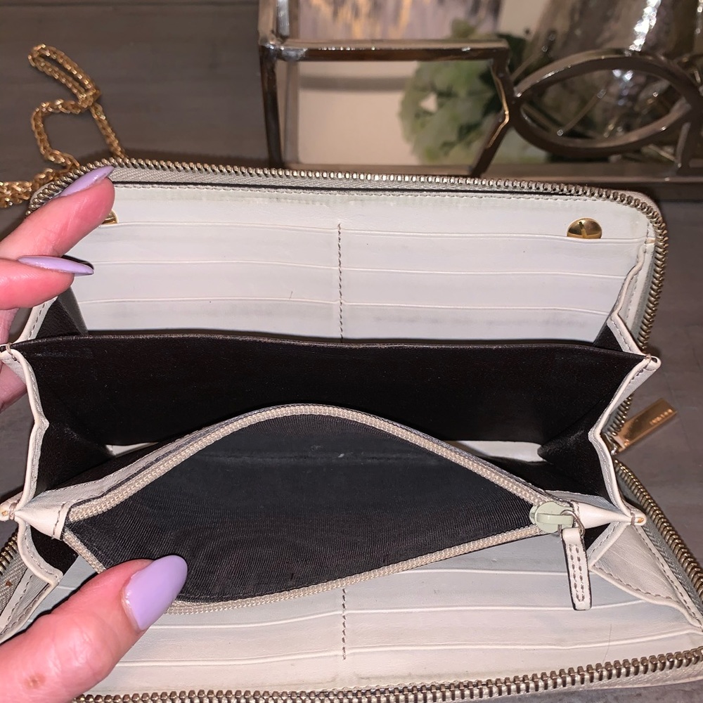 Gucci GG champagne monogram crossbody wallet - Picture 3 of 15